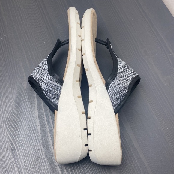 ST JOHNS BAY Memory Foam Thong Comfort Zomp Black Sandal Size 8 - Picture 3 of 14